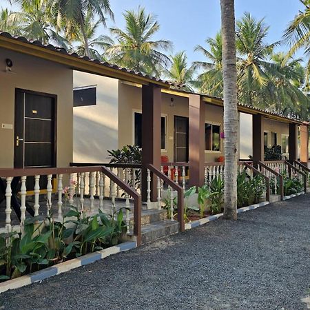 Coastline Beach Resort Perupalem Екстер'єр фото